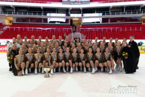 Suomenmestari 2024 Helsinki Rockettes ja SM-hopeamitalistijoukkue Fintastic valmentajineen Turussa Gatorade-areenan jäällä 2024