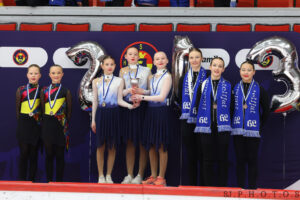 MiniMInts kansallisten loppukisojen podiumilla maaliskuussa 2024