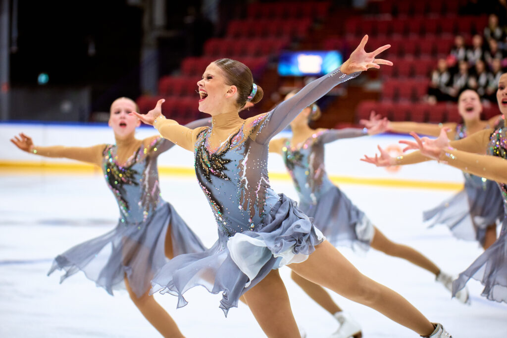 Helsinki Finettes 2025-26 free program "Skogsrå - she who hears the earth"