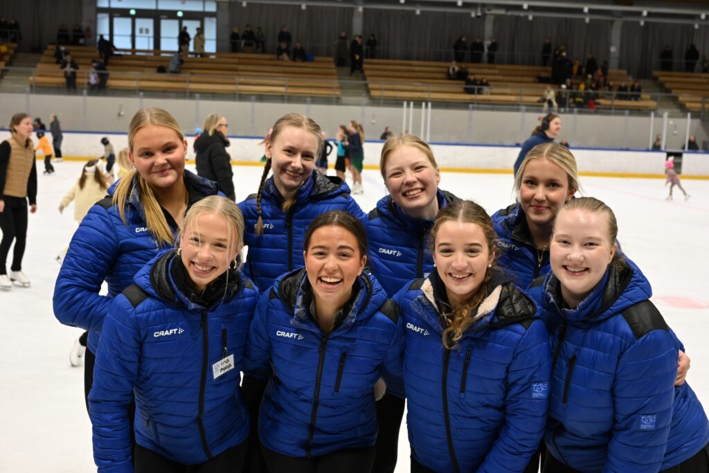 HTK:n luistelukoulun ohjaajia